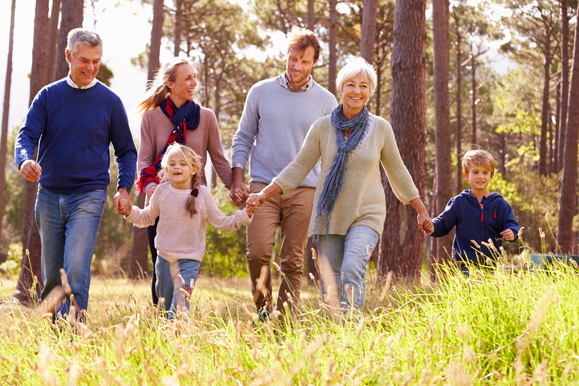 Family-in-woods-hometowndental